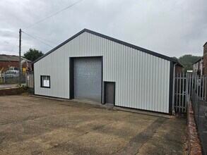 Buckland Rd, Yeovil to rent Building Photo- Image 1 of 7