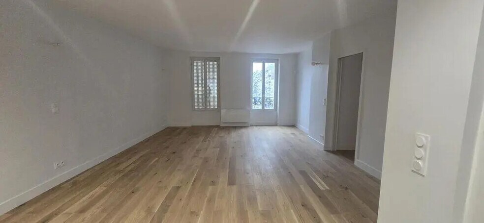 Retail in Vincennes for sale - Building Photo - Image 3 of 17