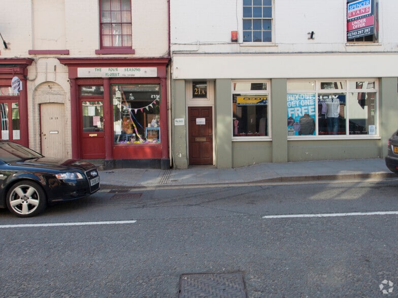 21A Berriew St, Welshpool to rent - Building Photo - Image 2 of 4