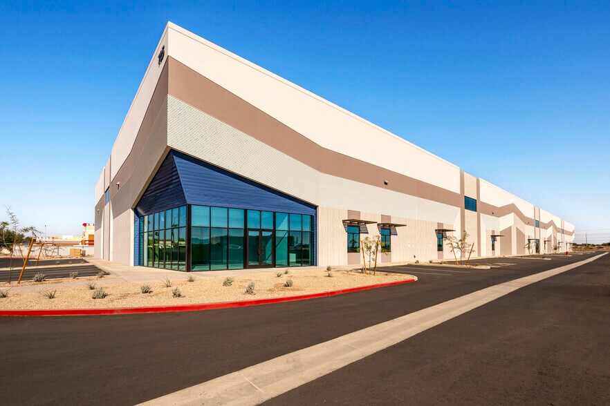 725 N Eliseo C. Felix Jr Way, Avondale, AZ to rent - Building Photo - Image 2 of 22