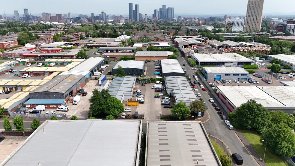 Vere St, Salford to rent - Building Photo - Image 2 of 8