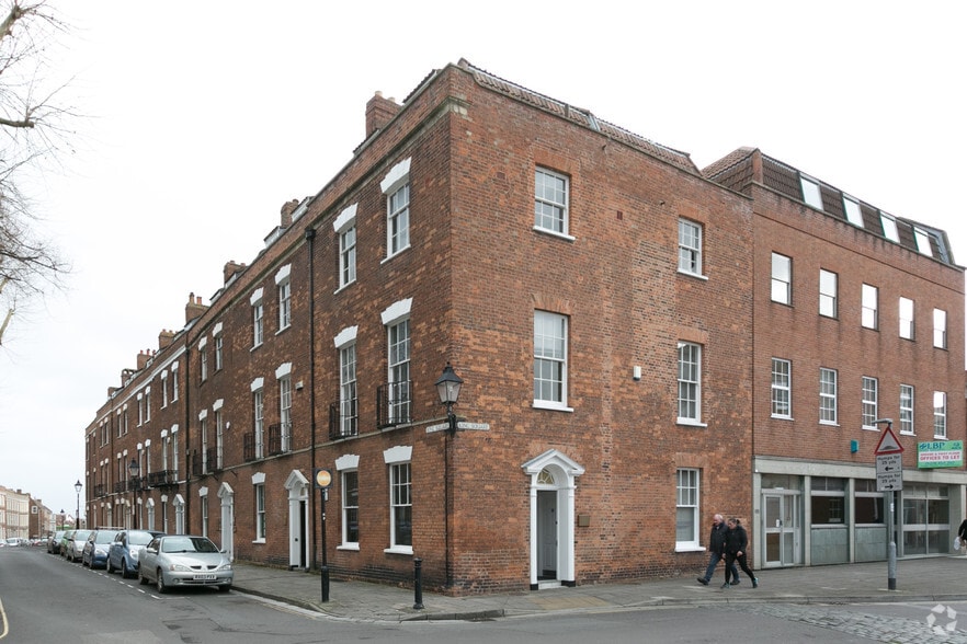 1A King Sq, Bridgwater to rent - Building Photo - Image 2 of 5