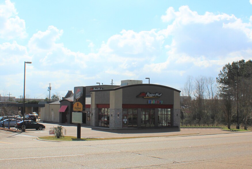 1651 W Government Cv, Brandon, MS for sale - Building Photo - Image 1 of 1