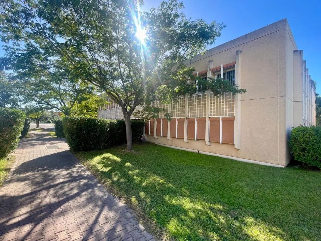 56 Avenue Blaise Pascal, Vitrolles to rent Primary Photo- Image 1 of 40