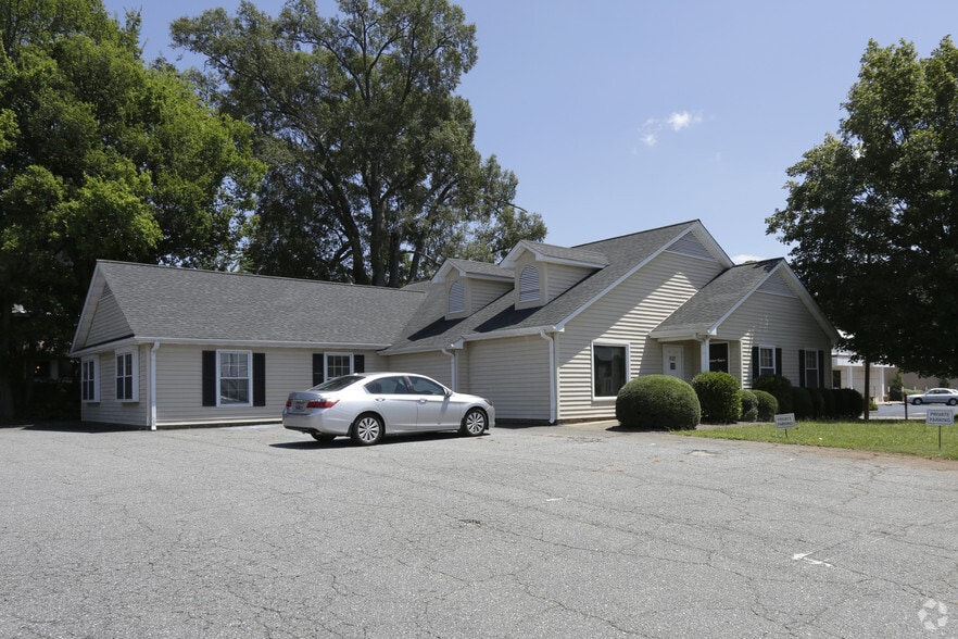 600-602 N McDuffie St, Anderson, SC for sale - Primary Photo - Image 1 of 1