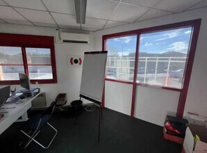 57 Avenue De La République, Vénissieux to rent Building Photo- Image 2 of 12