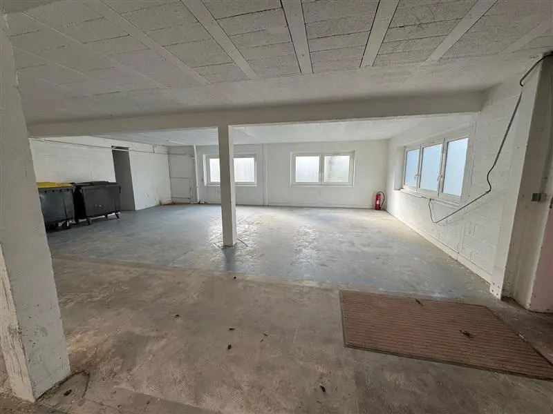 Light Industrial in Quincy-Voisins to rent Interior Photo- Image 1 of 6