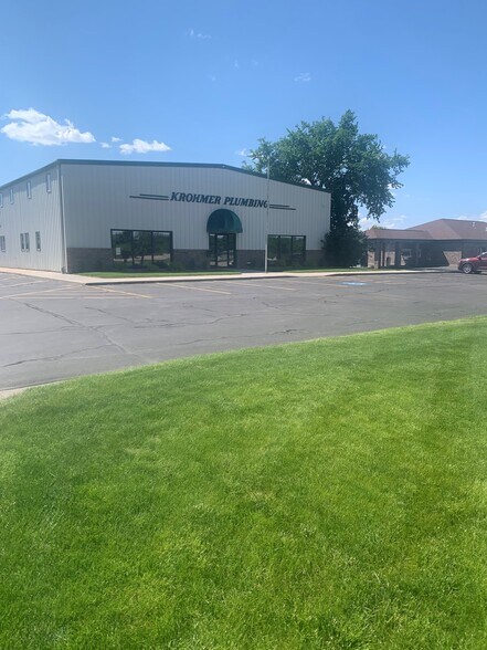 401 S Ohlman St, Mitchell, SD for sale - Building Photo - Image 1 of 1