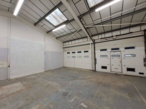 Acacia Clos, Leighton Buzzard to rent Interior Photo- Image 1 of 2