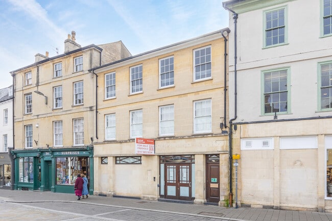 More details for 32 Market Pl, Cirencester - Retail for Sale
