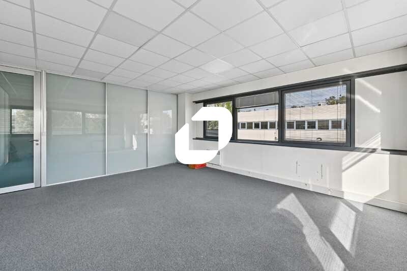 Office in Roissy-en-France to rent - Interior Photo - Image 3 of 12