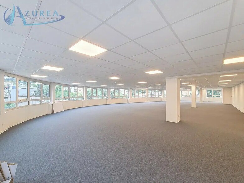 Office in Le Cannet to rent - Interior Photo - Image 2 of 4