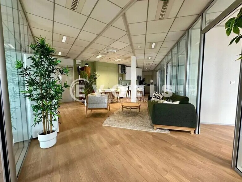 Office in Saint-Maur-des-Fossés to rent - Interior Photo - Image 3 of 12