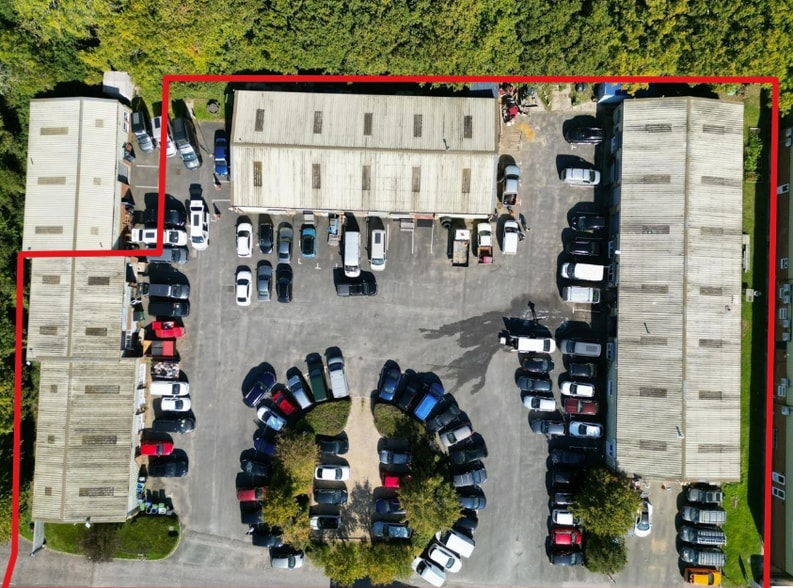 Unit 1-12 & 16-20 Henfield Business Park portfolio of 3 properties for sale on LoopNet.co.uk - Building Photo - Image 3 of 5