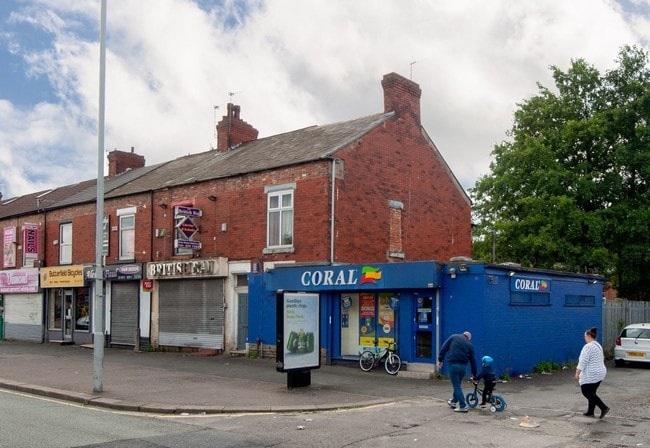 More details for 381-401 Hollinwood Ave, Manchester - Retail to Rent