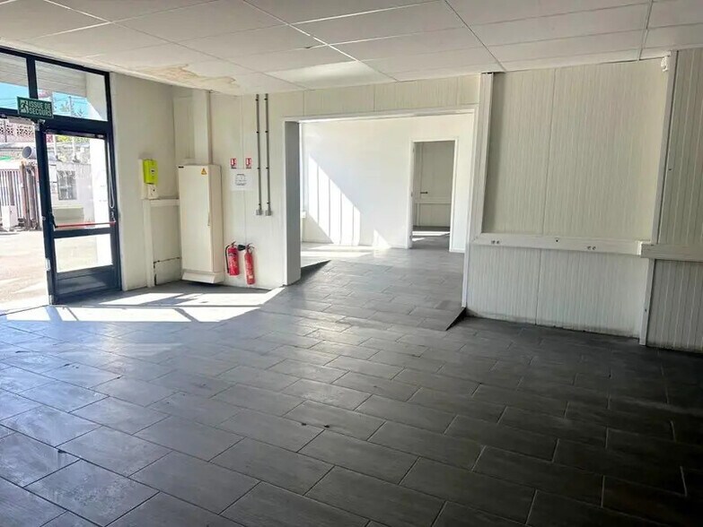 Light Industrial in Argenteuil to rent - Interior Photo - Image 2 of 22