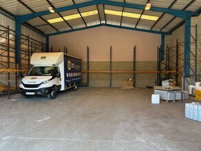 Valley Rd, Bradford to rent Interior Photo- Image 1 of 2