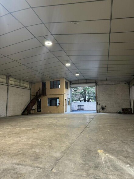 Light Industrial in Châteaurenard for sale - Interior Photo - Image 3 of 6