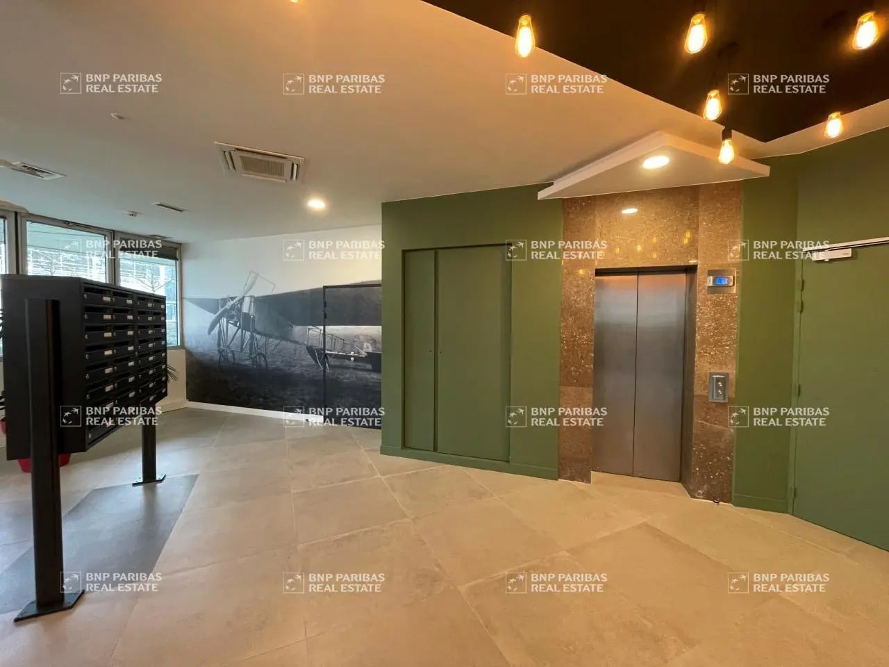 Office in Vélizy-Villacoublay to rent Lobby- Image 1 of 16