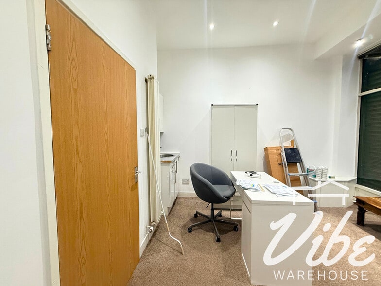 508-508A Hornsey Rd, London to rent - Building Photo - Image 2 of 5