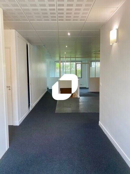 Office in Rueil-Malmaison to rent - Building Photo - Image 3 of 14
