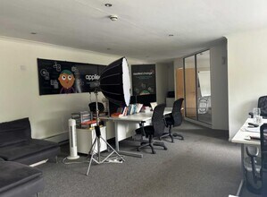 3 Fountain St, Nailsworth to rent Interior Photo- Image 2 of 2