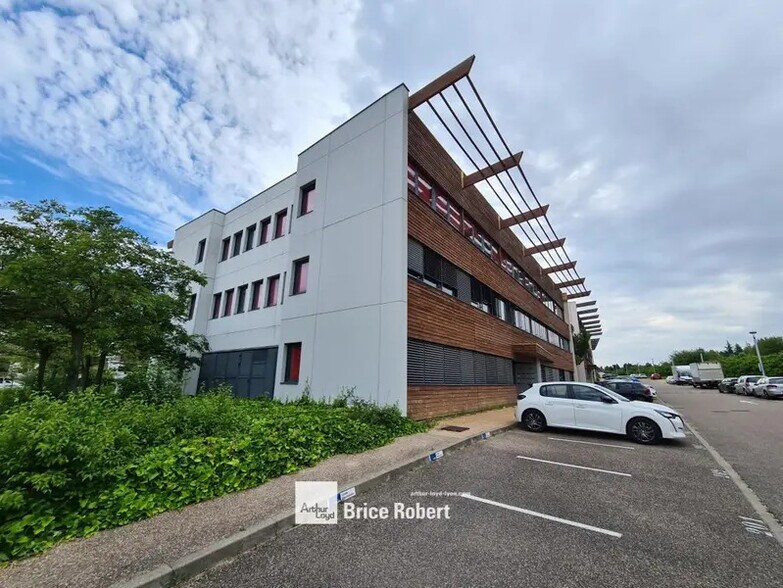 97 Allée Alexandre Borodine, Saint-Priest to rent - Building Photo - Image 1 of 12