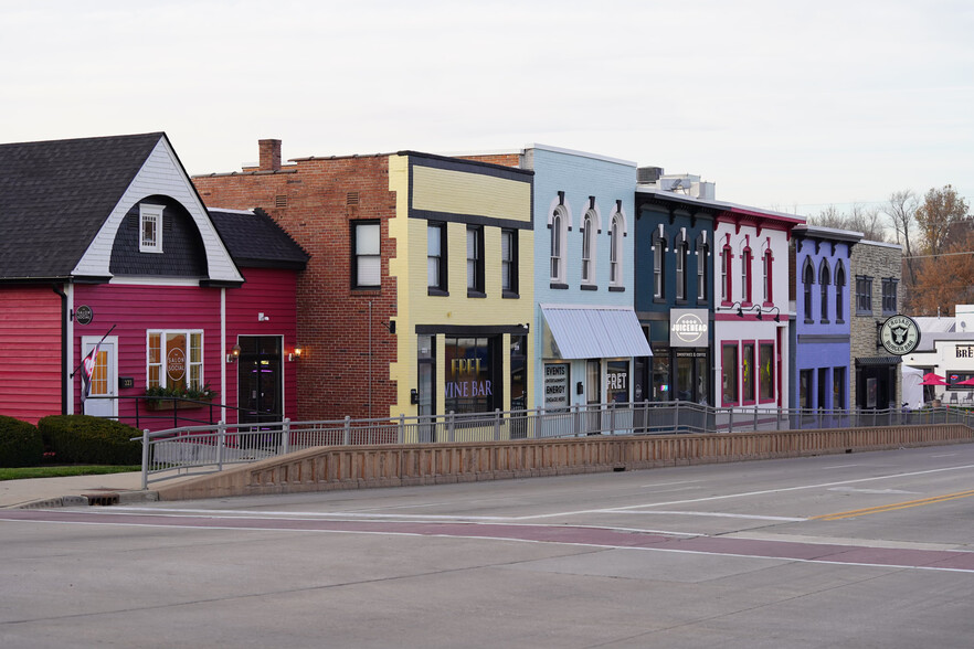 219-221 S Bridge St, Yorkville, IL for rent - Building Photo - Image 1 of 14