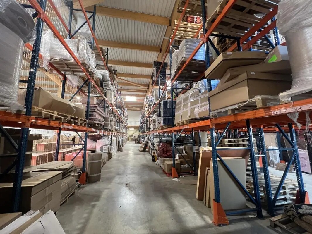 Light Industrial in Louvres to rent Interior Photo- Image 1 of 5