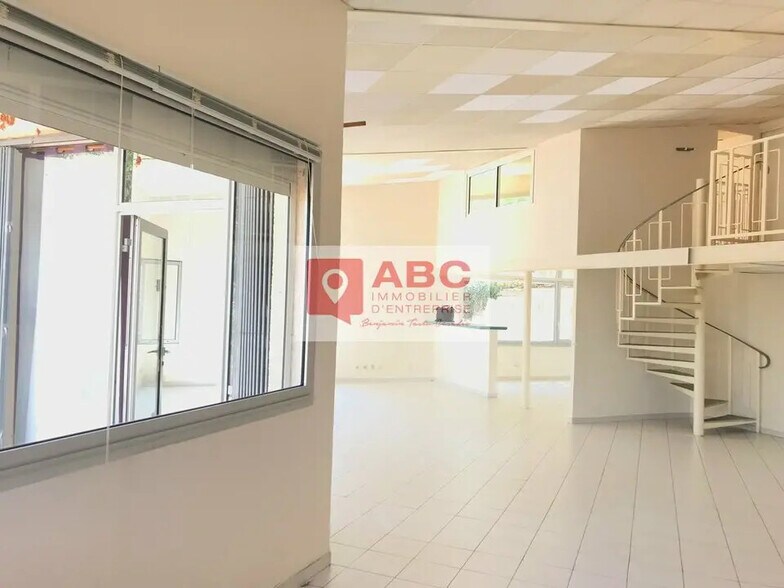 Office in Lattes to rent - Building Photo - Image 2 of 6