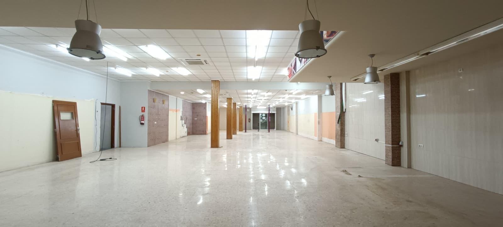 Retail in Carlet, Valencia to rent Interior Photo- Image 1 of 37