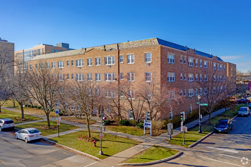 1940 Sherman Ave, Evanston, IL for rent - Building Photo - Image 1 of 3