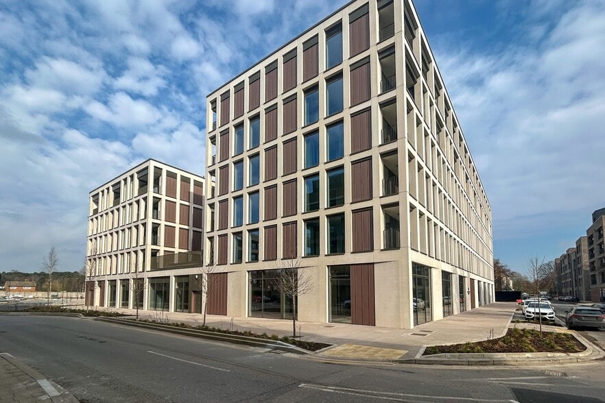 19-21 Dartmouth Av, Woking to rent - Primary Photo - Image 1 of 6