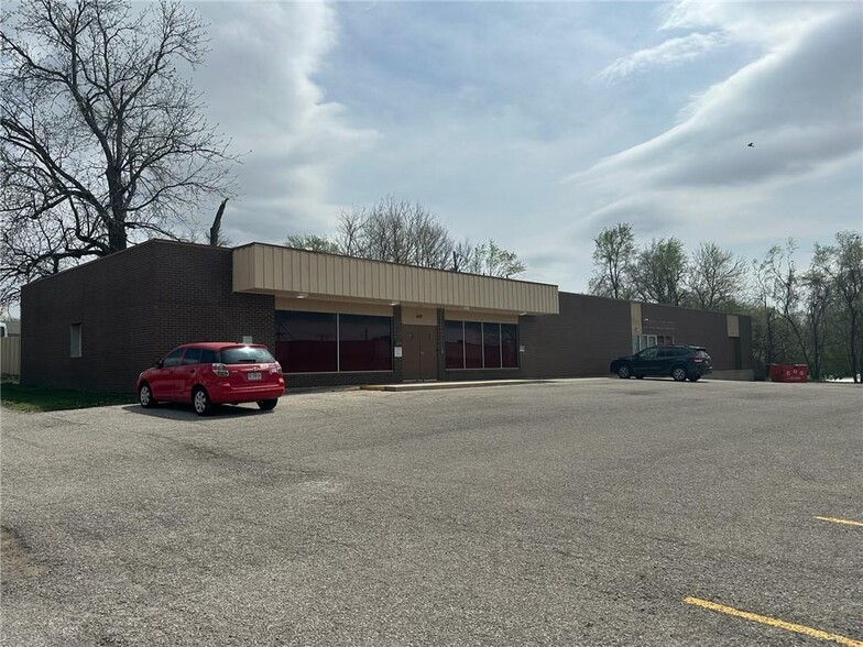 443 S Belt Hwy, Saint Joseph, MO for sale - Building Photo - Image 1 of 1