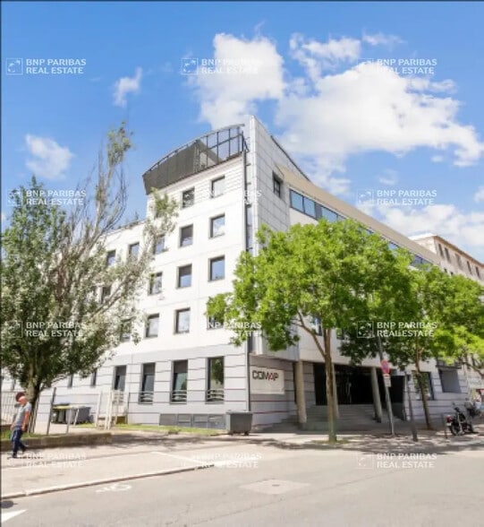 Office in Lyon to rent - Building Photo - Image 3 of 4