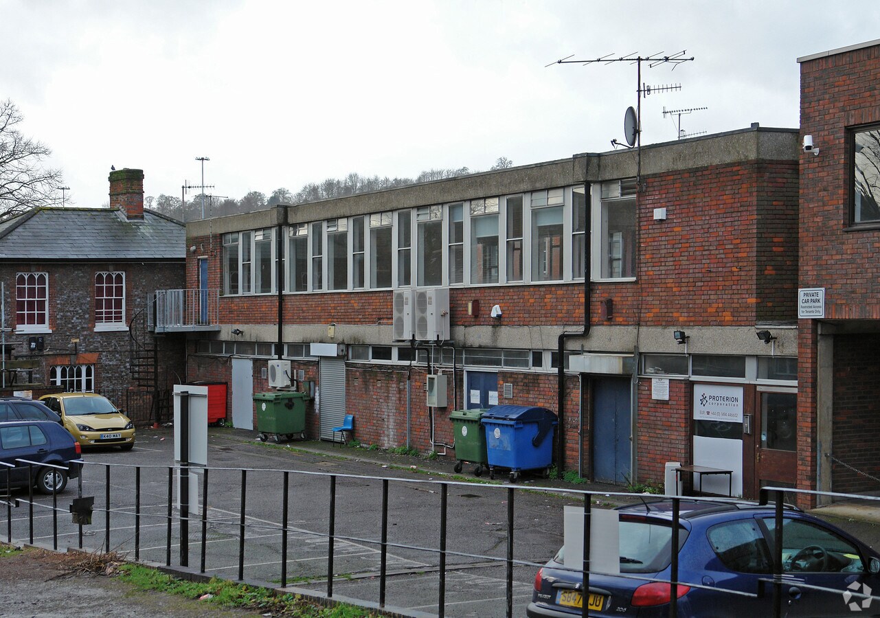 14 Priory Rd, High HP13 6SE UK