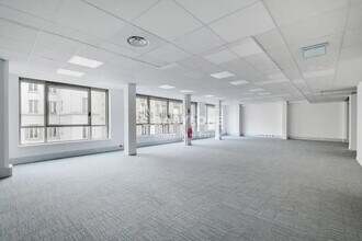 Office in Neuilly-sur-Seine to rent Interior Photo- Image 2 of 10