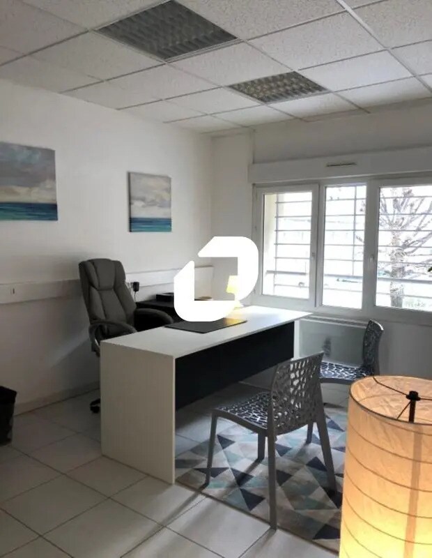 Office in Grenoble to rent Interior Photo- Image 1 of 11