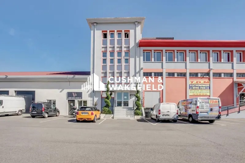 Light Industrial in Décines-Charpieu to rent - Building Photo - Image 3 of 16