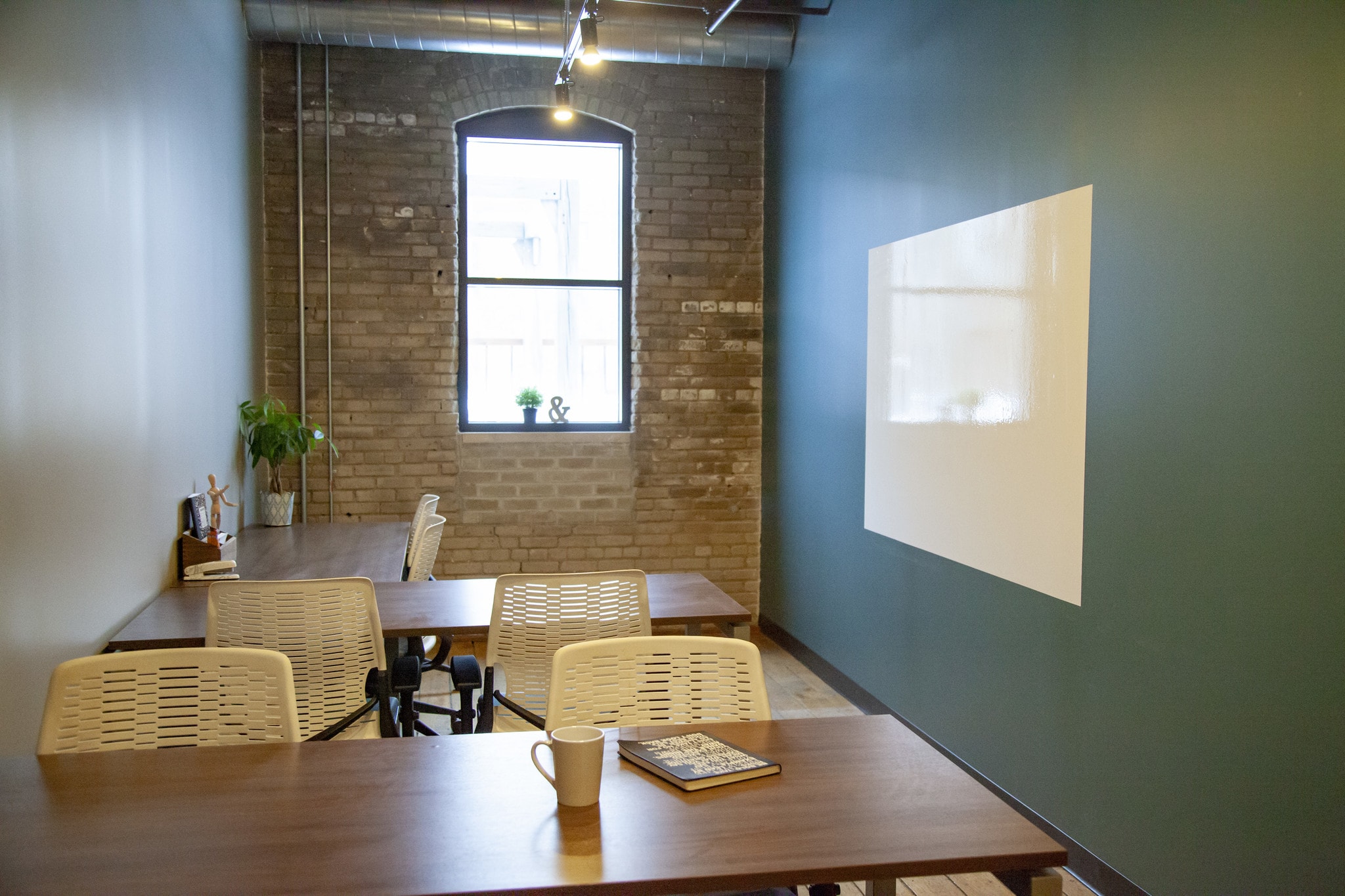 1400 NE Van Buren St, Minneapolis, MN to rent Interior Photo- Image 1 of 3