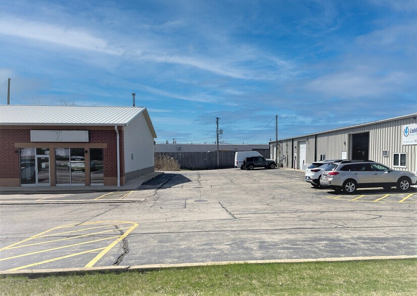 215-227 E Higgins Rd, Gilberts, IL for rent - Building Photo - Image 2 of 5