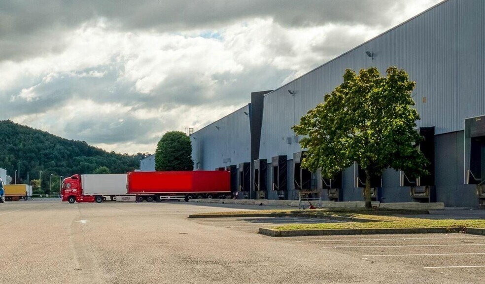 Industrial in Saint-Quentin-Fallavier to rent - Building Photo - Image 1 of 23