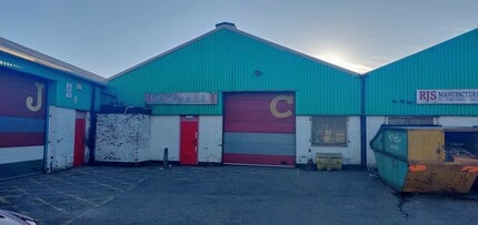 207 Strathmartine Rd, Dundee to rent Building Photo- Image 1 of 3