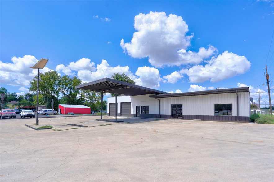 623 N Richmond Rd, Wharton, TX for sale - Building Photo - Image 3 of 37