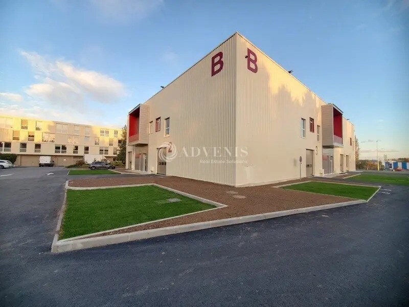 Light Industrial in Pontoise to rent Building Photo- Image 1 of 12