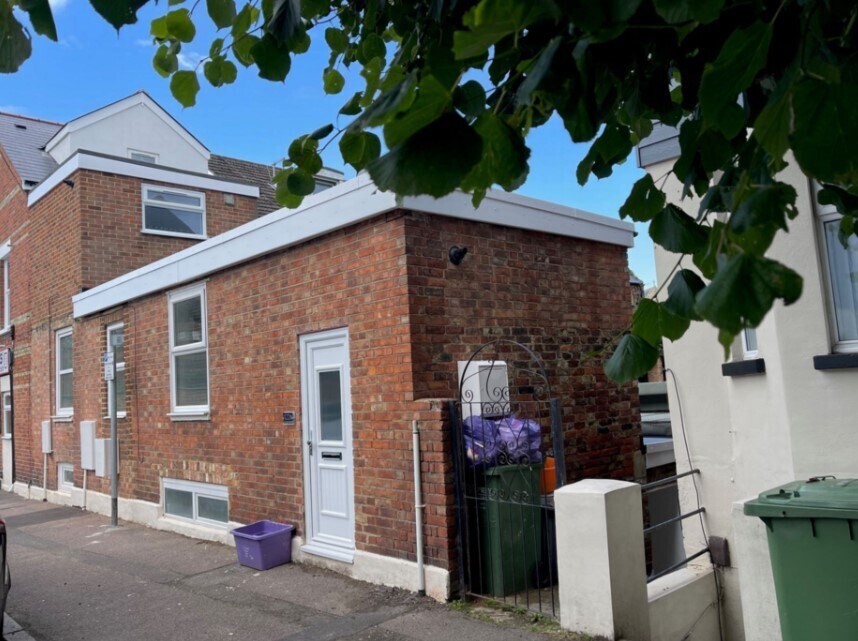 122 Foord Rd, Folkestone for sale Primary Photo- Image 1 of 1