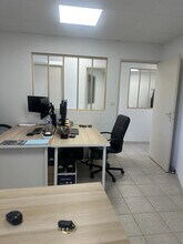 Office in Aubagne to rent Interior Photo- Image 2 of 6