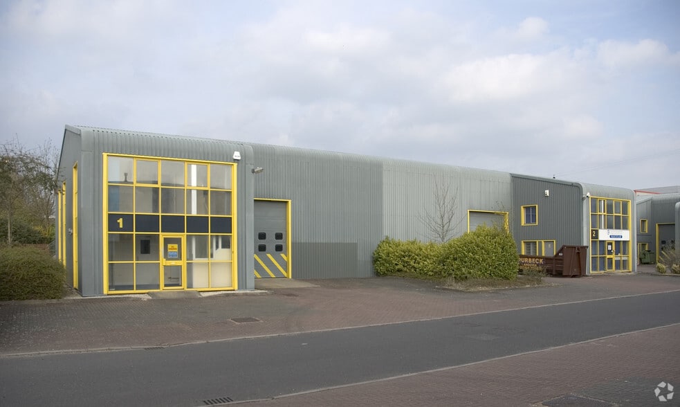 South Way, Andover to rent - Building Photo - Image 2 of 4