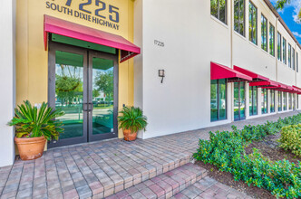 17225 S Dixie Hwy, Palmetto Bay, FL for rent Building Photo- Image 1 of 9