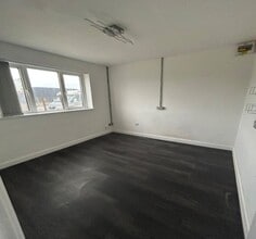 Darby Clos, Swindon to rent Interior Photo- Image 2 of 4